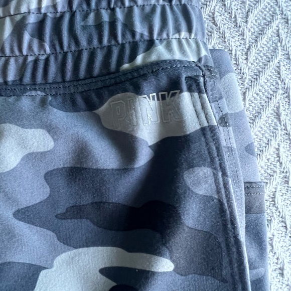 PINK Camo pants - Picture 4 of 8